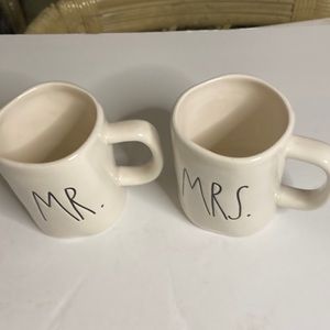 Rae Dunn mugs